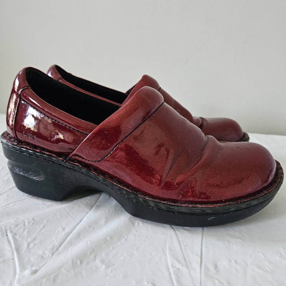 BORN BOC Women's Red Patent Closed Back Slip On Clogs, Shoes // 8